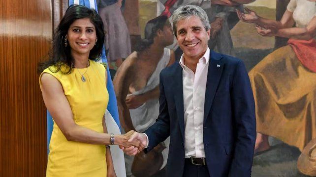Luis Caputo y Gita Gopinath del FMI.