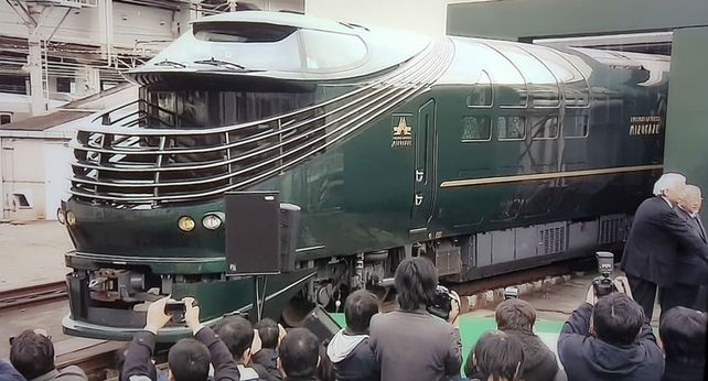Al Mizukaze lo saludaron cientos de japoneses embelesados.&nbsp;