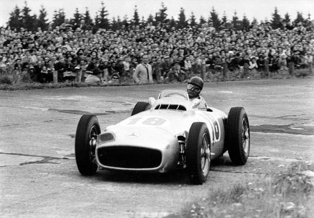 Fangio a bordo del Mercedes W196, bautizado como la 