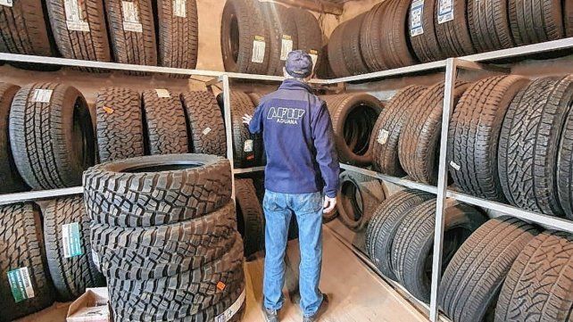 Allanamientos a empresas en Paraná y otras ciudades por contrabando de neumáticos