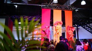 Este viernes en la Sala Mayo tuvo una buena concurrencia la feria Diseña Paraná en su primer día.