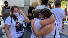 La mamá de David Campos se abraza con un familiar al conocerse el fallo en el Centro de Justicia Penal. La mamá de David Campos se abraza con un familiar al conocerse el fallo en el Centro de Justicia Penal.