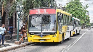 Colectivos en jaque. La falta de fondos nacionales pone en duda el pago de sueldos en Santa Fe.