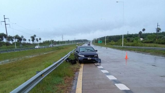 Un auto chocó contra el guardarraíl en la ruta nacional 14