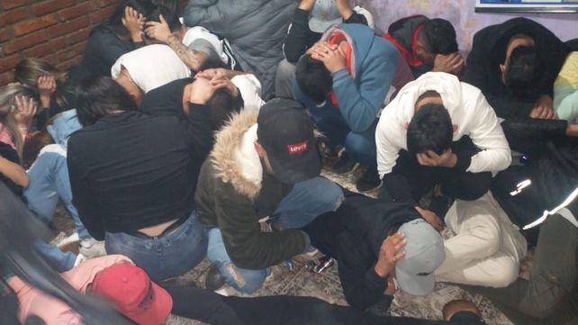 Más de 90 demorados por una fiesta clandestina en Villa Gobernador Gálvez