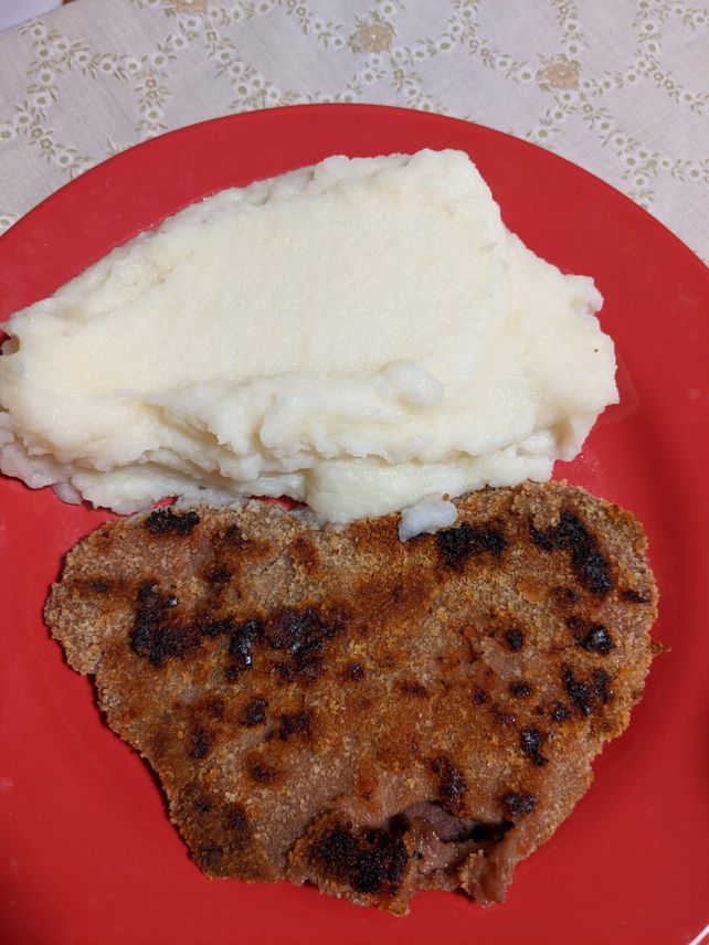 El embajador japonés preparó milanesas con puré y fue tendencia en Twitter