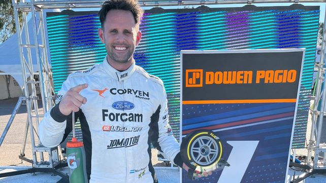 Nicolás Posco muestra el 1. El piloto del Ale Bucci de Villa Gobernador Gálvez ahora manda en el campeonato de la C2 del Turismo Nacional.
