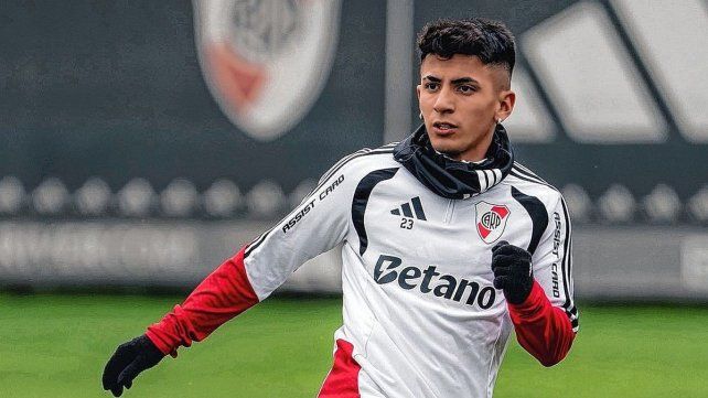 Thiago Almada entrena con River.