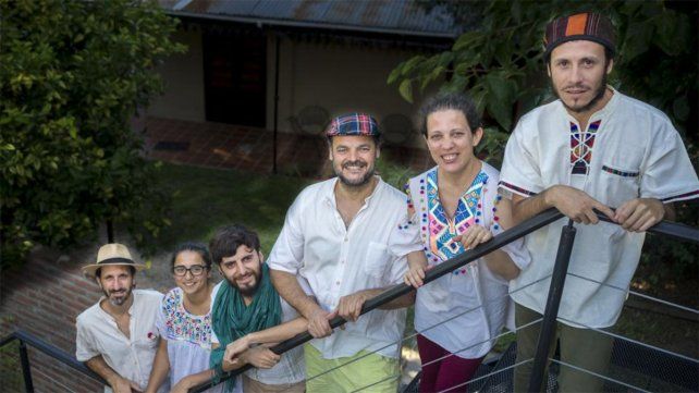 Carlos Aguirre llevó a MICA 2023 Almalegría; una experimentación rítmica en clave latinoamericana. También un sexteto de guitarras