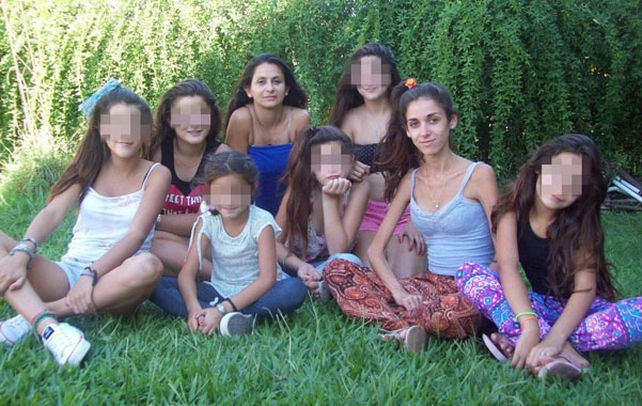 Exhuman los restos de la chica que murió por falta de atención médica