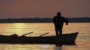 Pese a las gélidas temperaturas, deben salir igual en su canoa&nbsp;