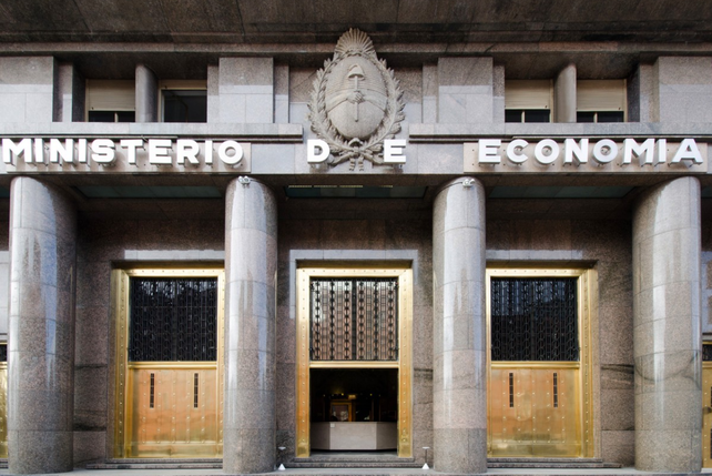 Desde el Ministerio de Economía celebraron el superávit fiscal de mayo.