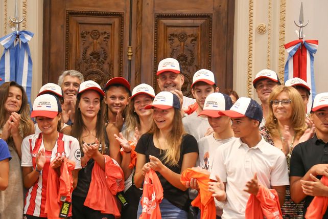 Perotti reconoció a deportistas en Rosario