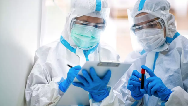 Los científicos tienen esperanzas de que las vacunas puedan poner fin a la pandemia de coronavirus.