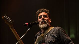 Ricardo Tapia, voz líder de La Mississippi, cierra la fiesta blusera el viernes en Rosario.