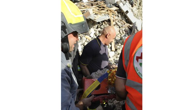 Ascienden a 120 los muertos por el devastador terremoto en el centro de Italia