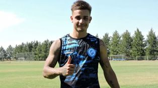 El futbolista Alejandro Lugones, de Villa San Carlos, vio la roja en tiempo récord.