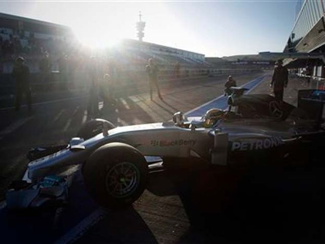 Hamilton chocó su Mercedes en los entrenamientos