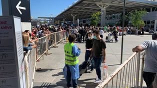 Un vuelo con estudiantes regresó de Cancún a Ezeiza con 44 contagiados