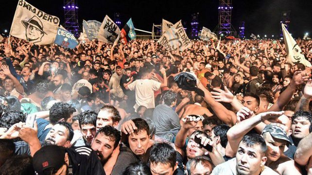 Una multitud colmó las instalaciones del predio La Colmena &nbsp;para ver el show del Indio Solari.&nbsp;