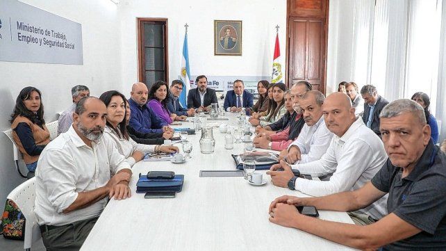 Paro docente en Santa Fe: los tres argumentos con los que la provincia respalda su oferta salarial y descarta una nueva propuesta Paro docente en Santa Fe: los tres argumentos con los que la provincia respalda su oferta salarial y descarta una nueva propuesta