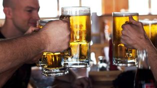 Científicos del Conicet buscan producir una cerveza que sea apta para los celíacos
