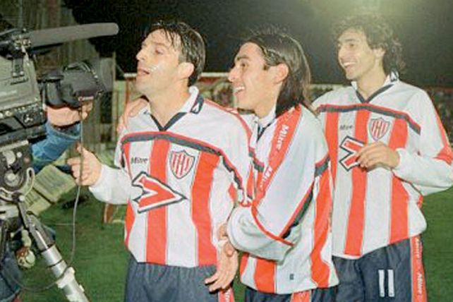 Fútbol: un tatengue y un sabalero del barrio