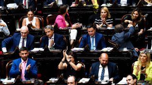 Ley Ómnibus: aprueban emergencia y delegación de facultades