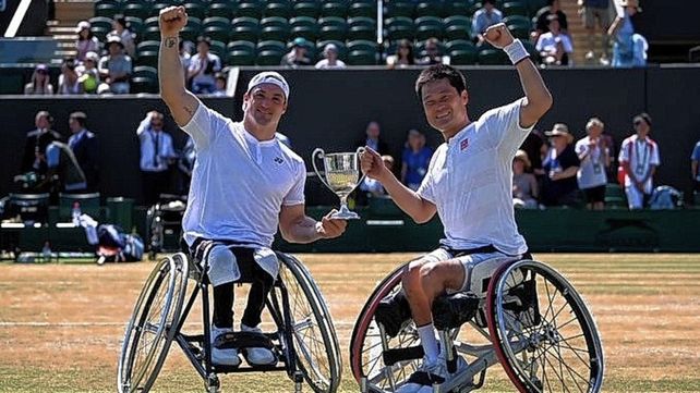 Gustavo Fernández ganó el trofeo de dobles en Wimbledon
