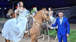 Boda en Concordia: la novia entró a caballo y emocionó a la comunidad