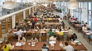 Descubren a 2.400 estudiantes copiando con dispositivos electrónicos