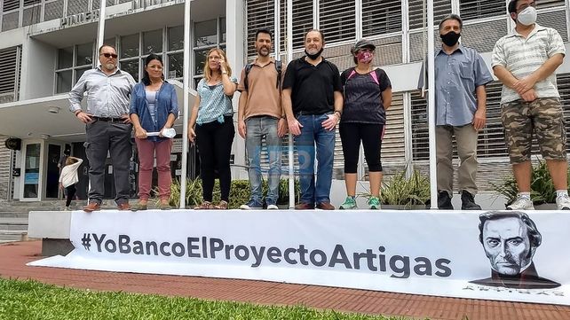 Dolores Etchevehere y ex trabajadores de El Diario se manifestaron en Tribunales.