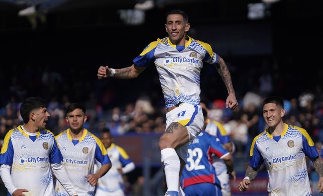 Di María festeja ante Tigre. Central fue a Victoria con la obligación de ganar y lo hizo. Fue 1 a 0 con gol de Fideo.