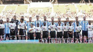 La Selección Argentina cerró el año con victoria 2-0 frente a Angola.