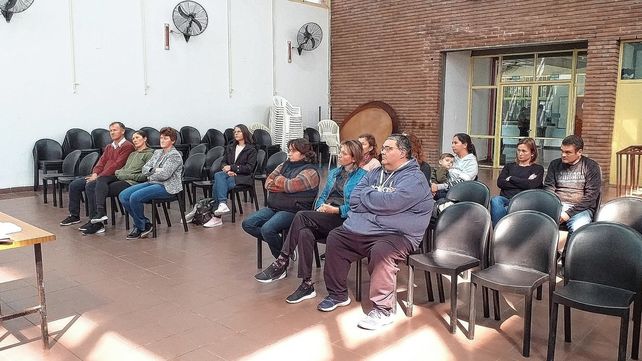 Positiva. Los papás y mamás de los alumnos de los primeros años de la técnica se reunieron para recibir la comunicación&nbsp; y apreciaron la iniciativa que destacó la educación de sus hijos.