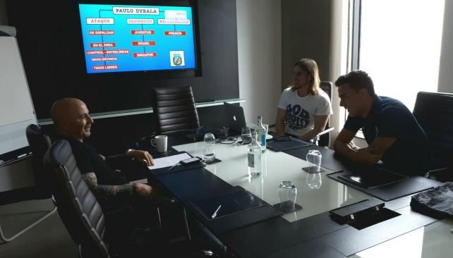 Sampaoli sigue su serie de reuniones