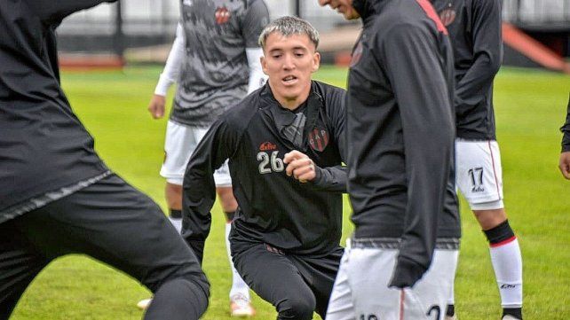 Patronato le ganó 2-0 a Chacarita y se recuperó ante su gente.