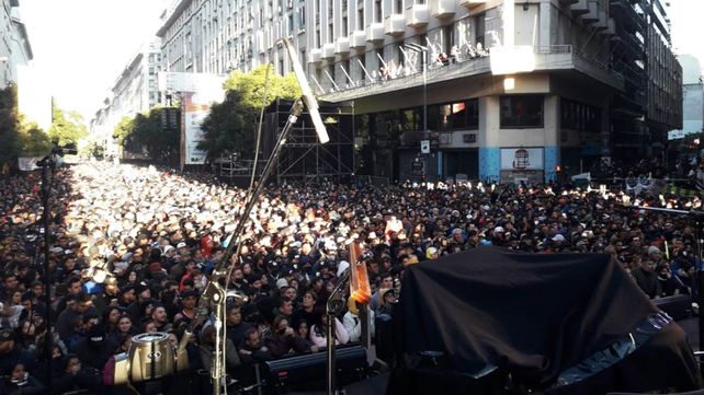 La Mona Jiménez celebra 55 años de trayectoria en ObeliscoFoto: @zonanortehoy
