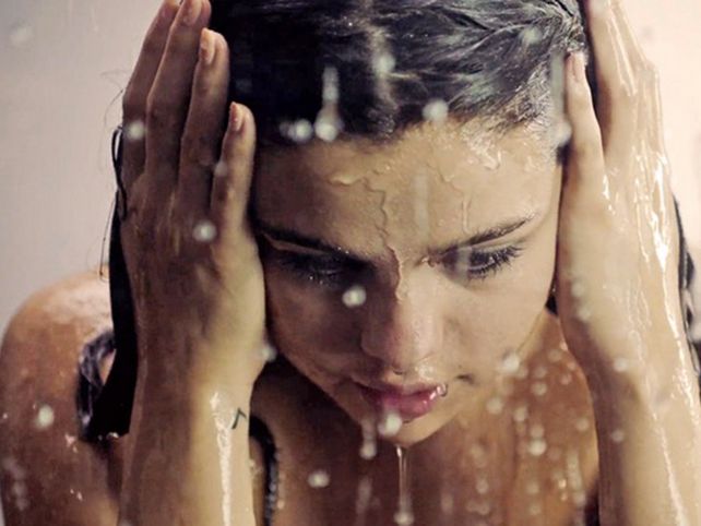 Selena Gomez, desnuda y despechada