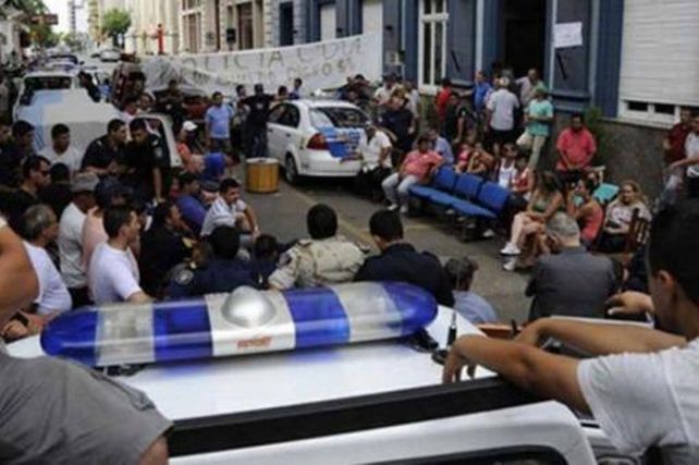 Condenaron a 17 policías que se sublevaron en Concordia y posibilitaron saqueos