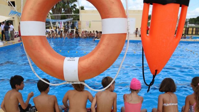 Las colonias de vacaciones agrupan a gran cantidad de chicos en el espacio recreativo.