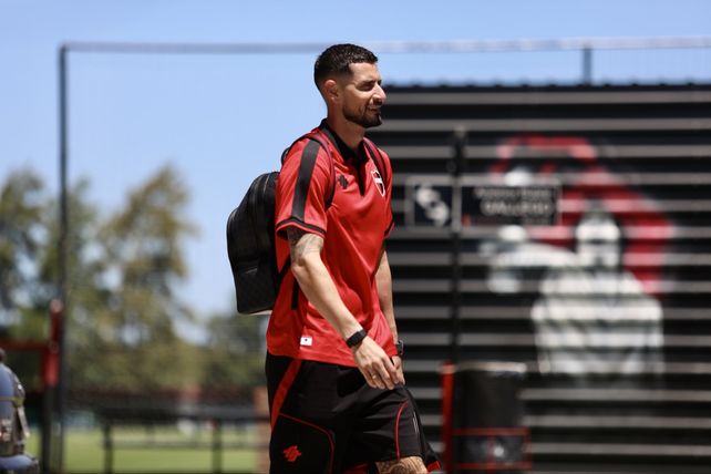 Gabriel Arias ya habla como capitán de Newells. 