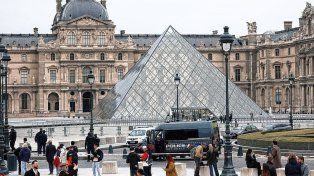 Robo millonario en el museo del Louvre: en sólo 7 minutos se llevaron piezas que eran de Napoleón
