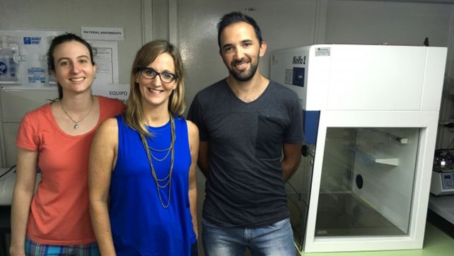 Equipo. Adriana Clementz (en el centro)