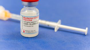 Moderna admite que será necesaria una tercera dosis de su vacuna contra el coronavirus