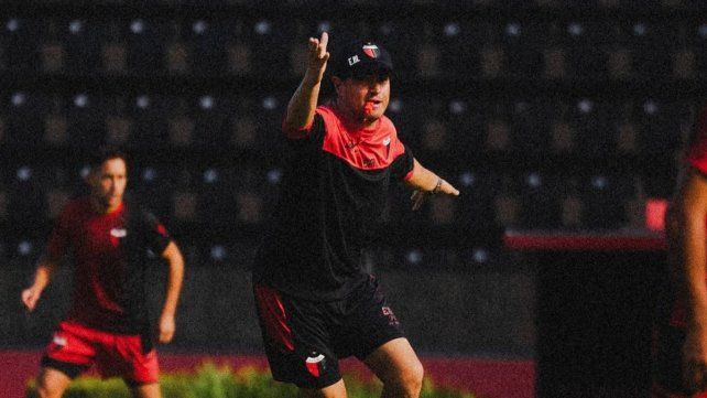 Colón ya piensa en Acassuso y perfila varios cambios con la incertidumbre sobre Medrán