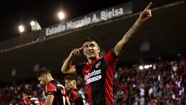 Nicolás Castro es uno de los jugadores a transferir. El 20 por ciento del pase pertenece a 9 de Julio de Rafaela. (Foto: Newells)