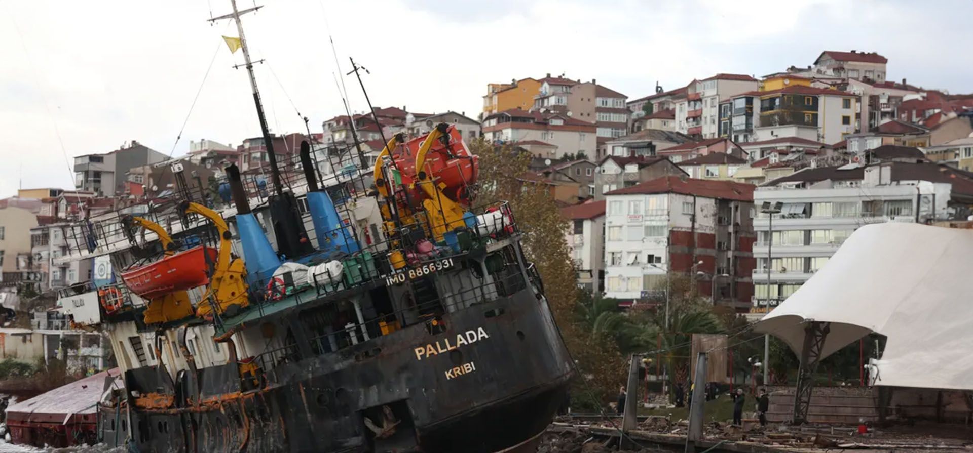 Un buque de carga queda varado después de ir a la deriva durante una tormenta. La severidad de la tormenta dejó al buque de bandera panameña partido en dos, Zonguldak, Turquía. Fotografía: /AFP/Getty Images Un buque de carga queda varado después de ir a la deriva durante una tormenta. La severidad de la tormenta dejó al buque de bandera panameña partido en dos, Zonguldak, Turquía. Fotografía: /AFP/Getty Images