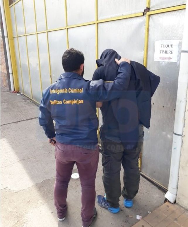 Detienen a un hombre inhabilitado para conducir por haber matado a dos mujeres en un choque