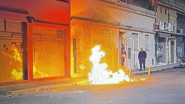 Volvieron a quemar contenedores de basura en el centro de Paraná